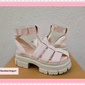 NWT  UGG  Ashton Strappy Rosy Beige Platform Gladiator Sandals Platforms